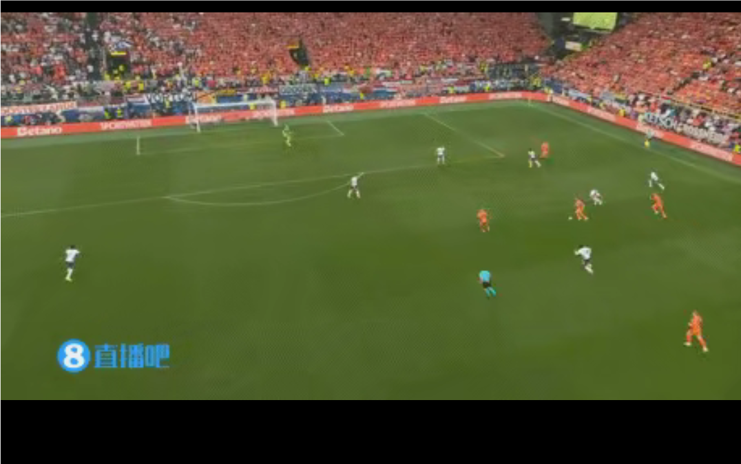 国际高水平球队对决，赛场观众目不暇接