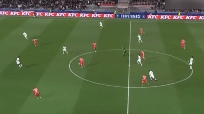 包含沙尔克战况未明，主场取胜踌躇不前的词条