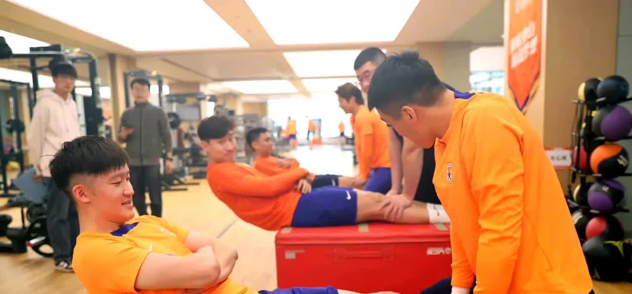 球队在比赛中展现高能耐力，最终获胜
