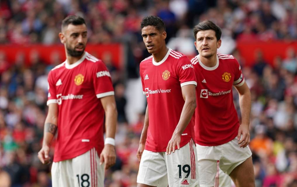 曼联战胜狼队登顶英超,卫冕冠军排名下滑 曼联战胜狼队登顶英超,卫冕冠军排名下滑