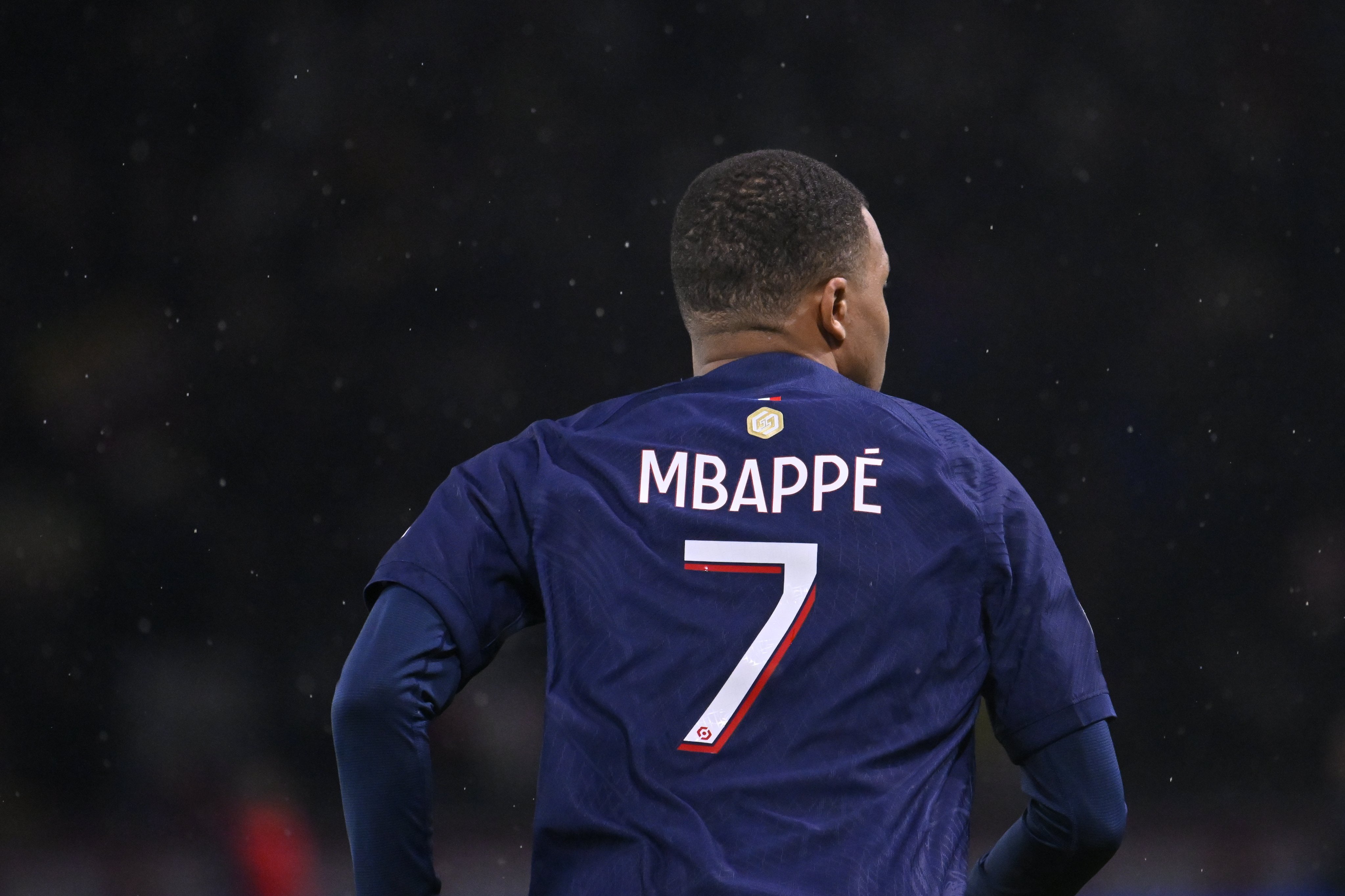 包含内马尔破门，巴黎圣日耳曼继续领跑法甲的词条