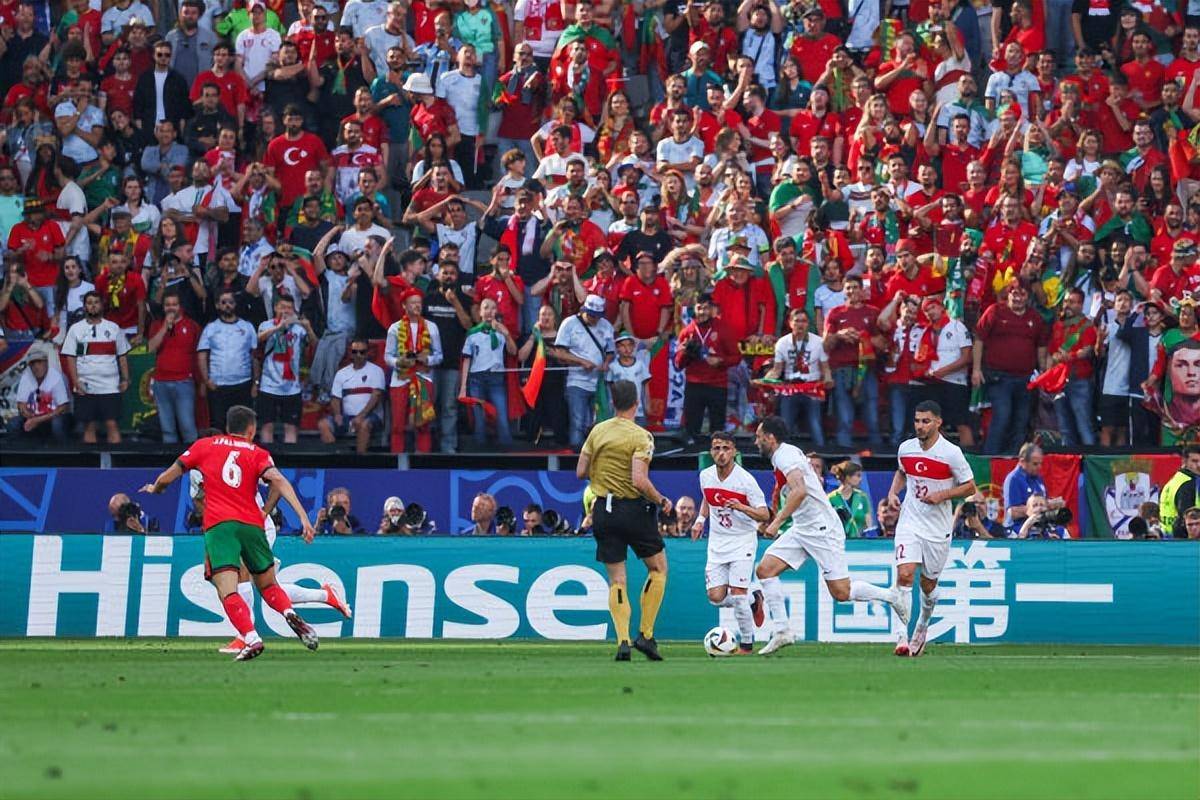 土耳其队连续六场不败，锁定小组赛头名顿时晋级的简单介绍