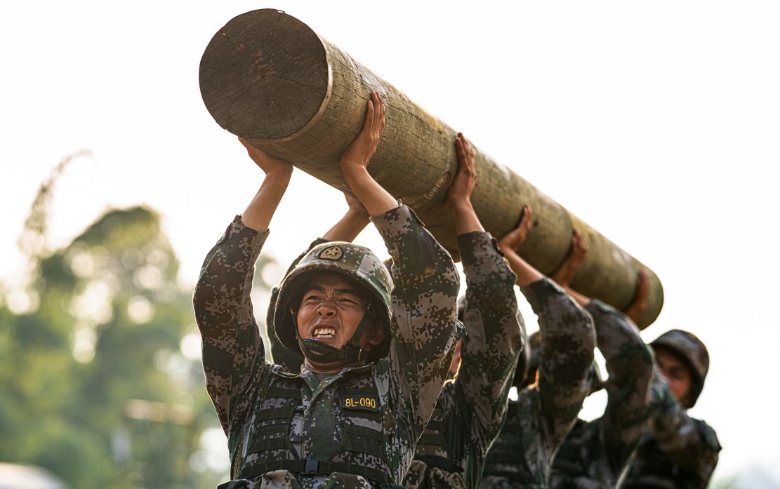 包含瓦伦西亚备战阿尔梅里亚，士气高昂的词条