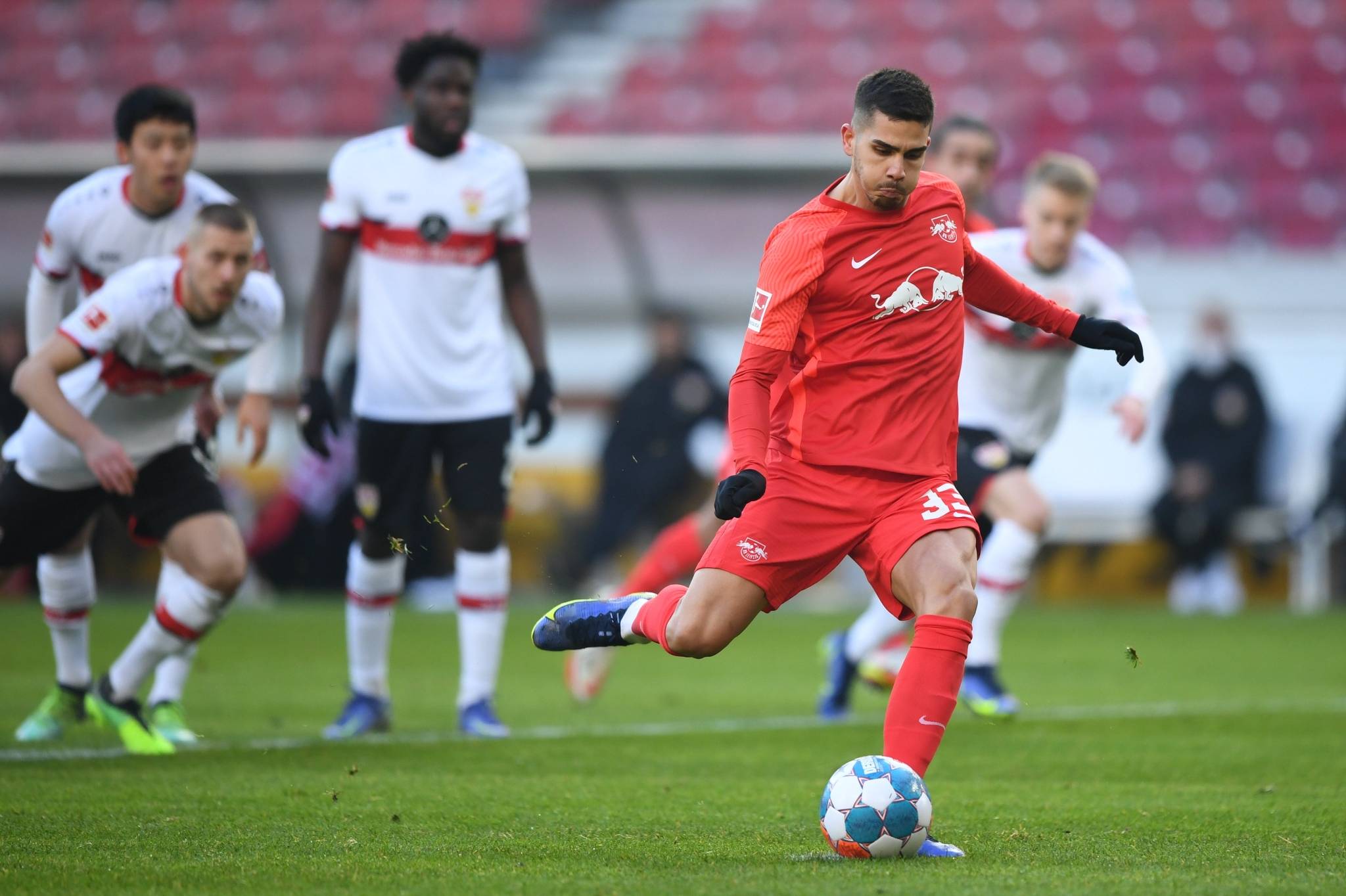 对手紧逼，莱比锡红牛德甲霸主地位岌岌可危的简单介绍