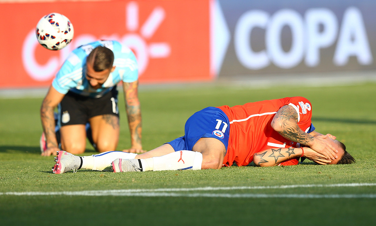 球员个人行为引发争议，球队形象受损