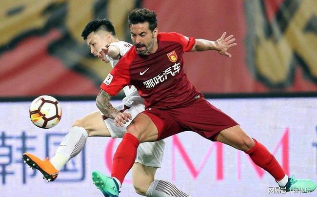 关于广东华夏幸福客场战绩失利，积分榜跌至中游的信息