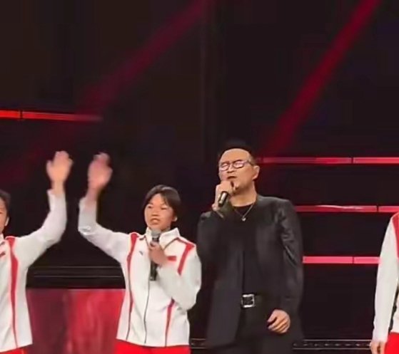 恒大斗重庆，胜负与否全取决于全队的拼搏的简单介绍