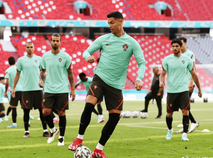 欧国联联赛中球员敬业精神感人至深