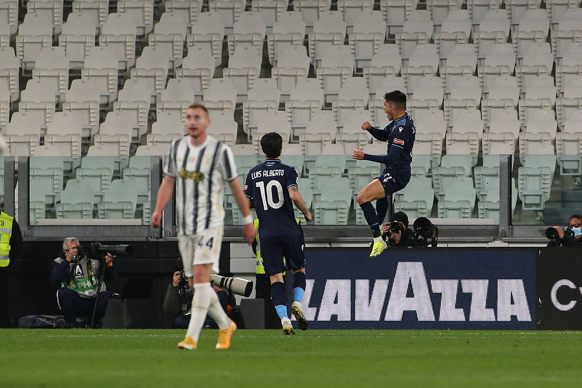 尤文图斯大胜在望，晋级靠前！