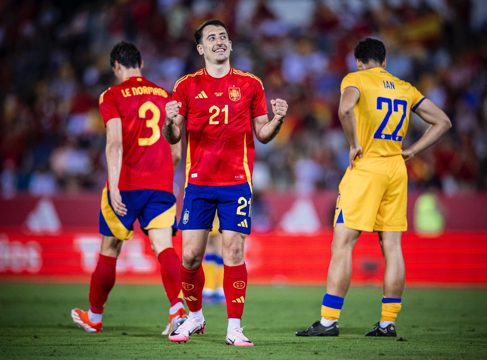 里昂碾压国际米兰，费兰·托雷斯完成帽子戏法的简单介绍