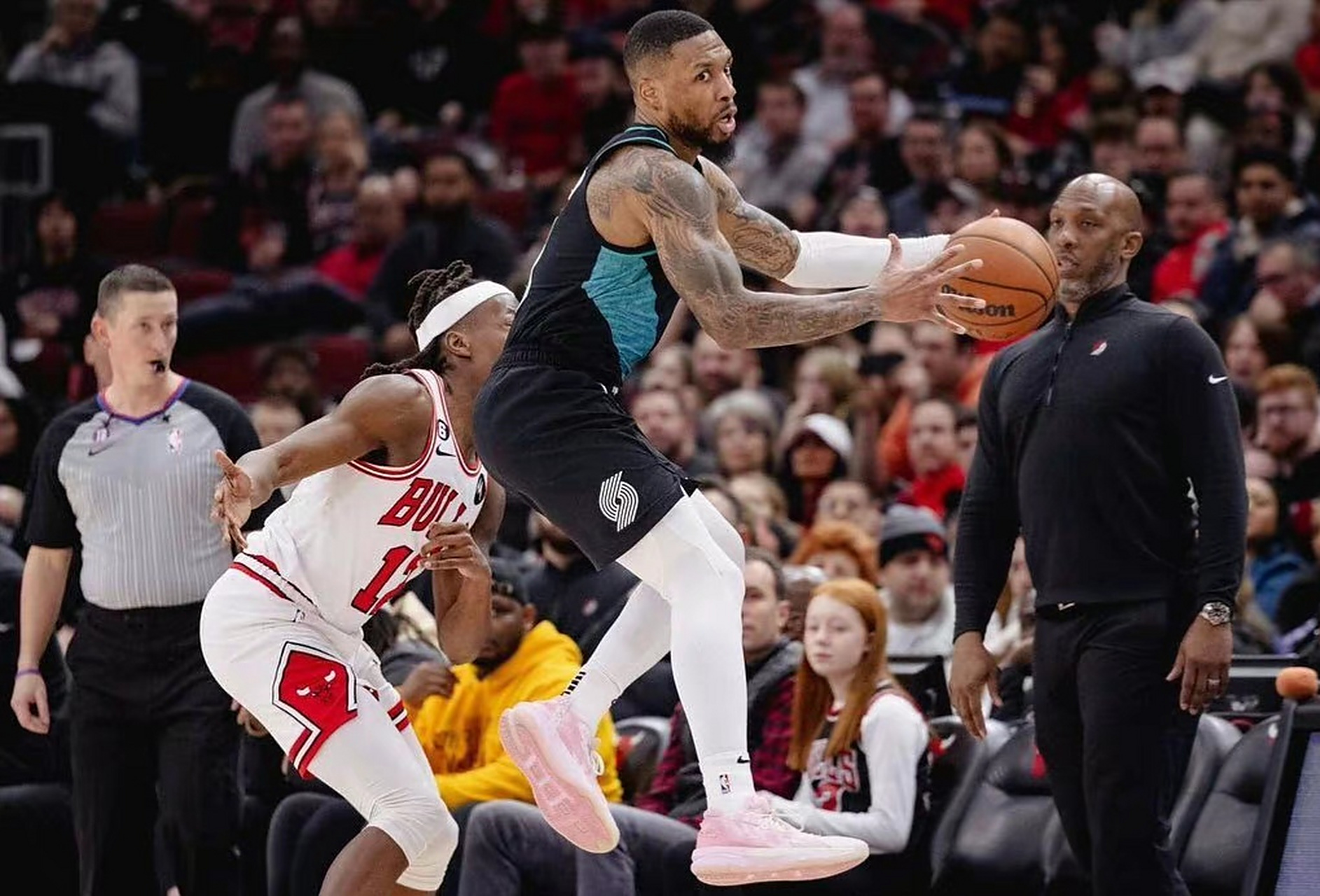 快船惨败公牛,利拉德表现出色 快船惨败公牛,利拉德表现出色