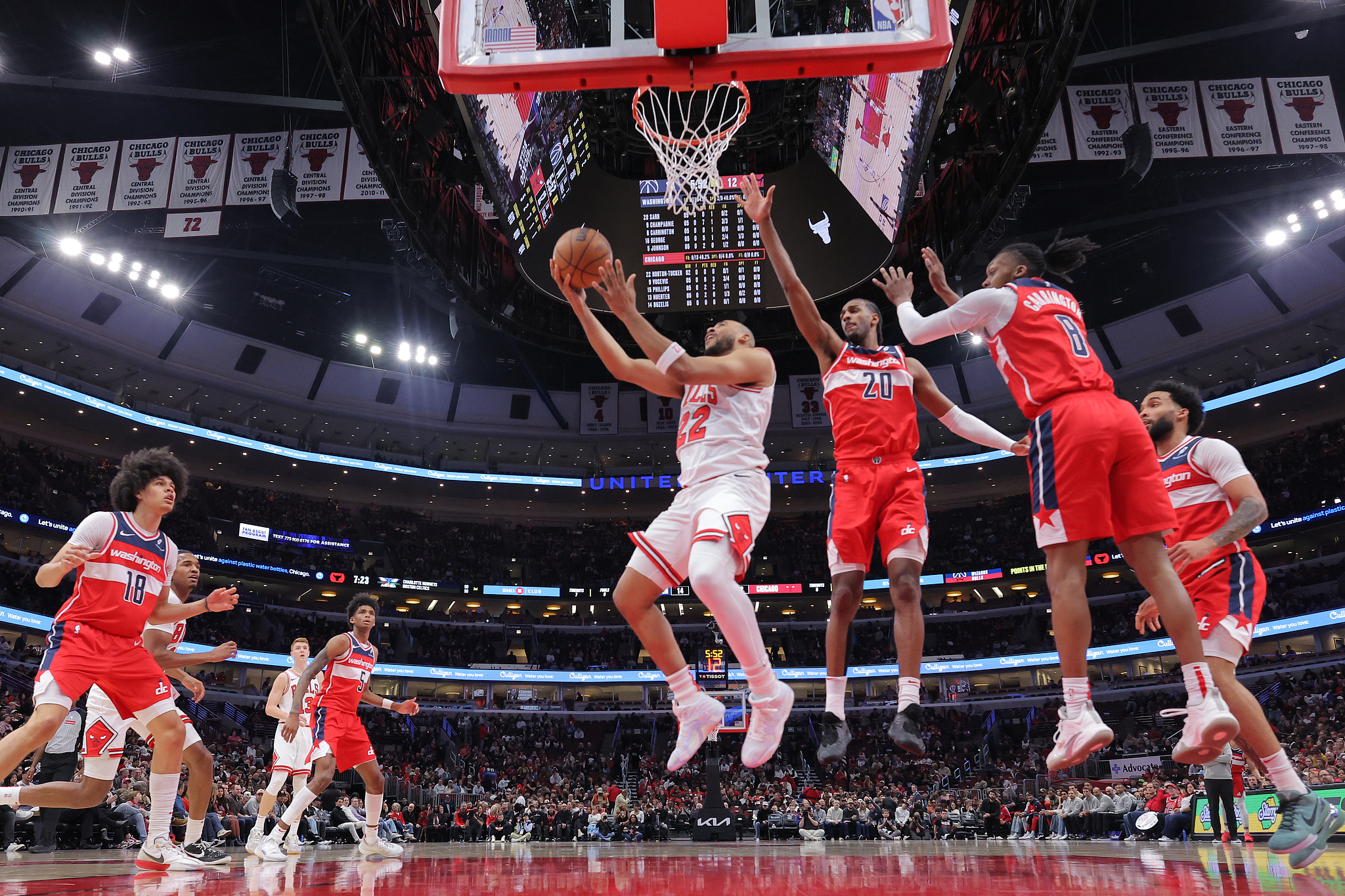 黄蜂客场击败凯尔特人结束连败