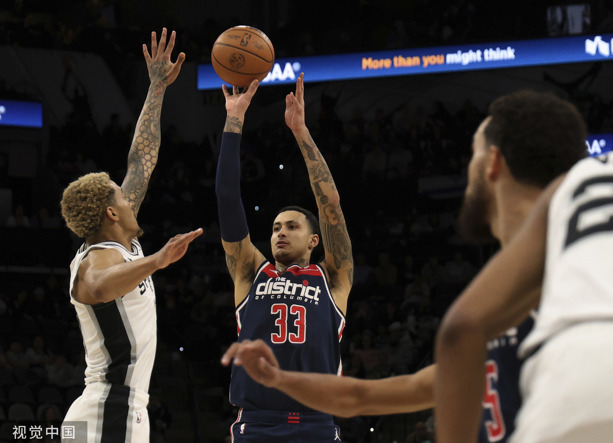 关于太阳客场战胜马刺，豪取七连胜的信息