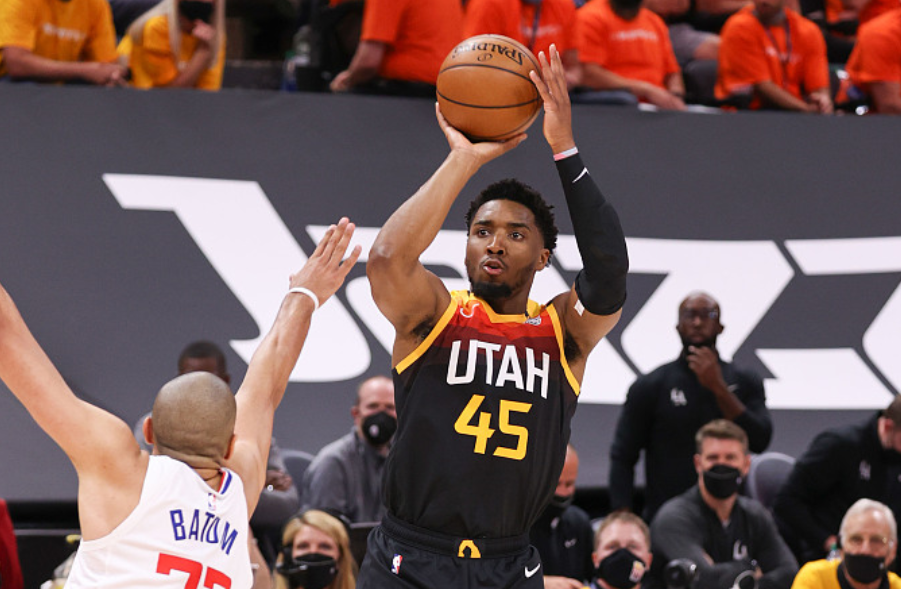 上海队险胜快船，戈贝尔关键制胜