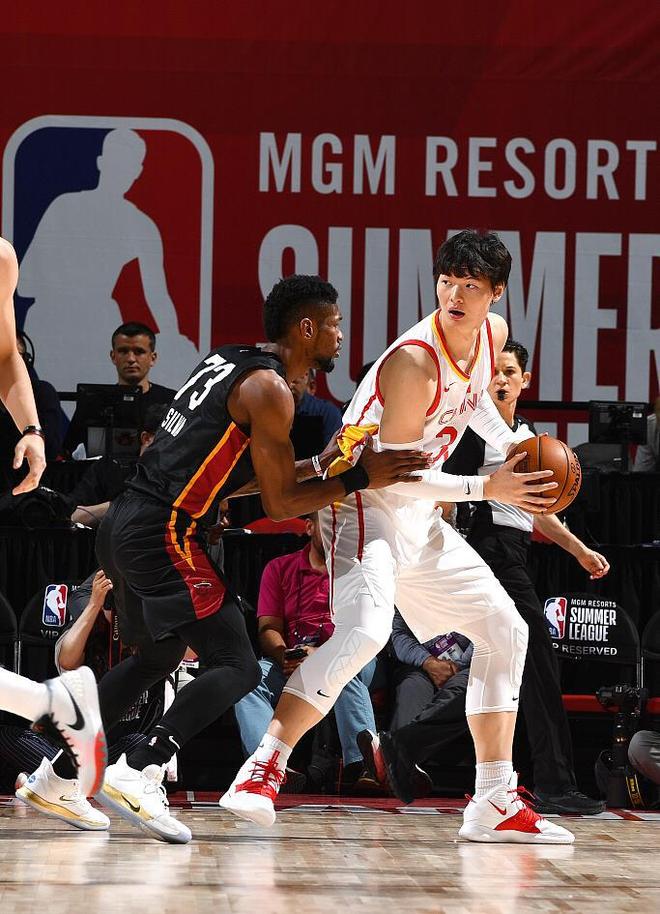 瑞典完胜塞维利亚，马丁内利扛起全队