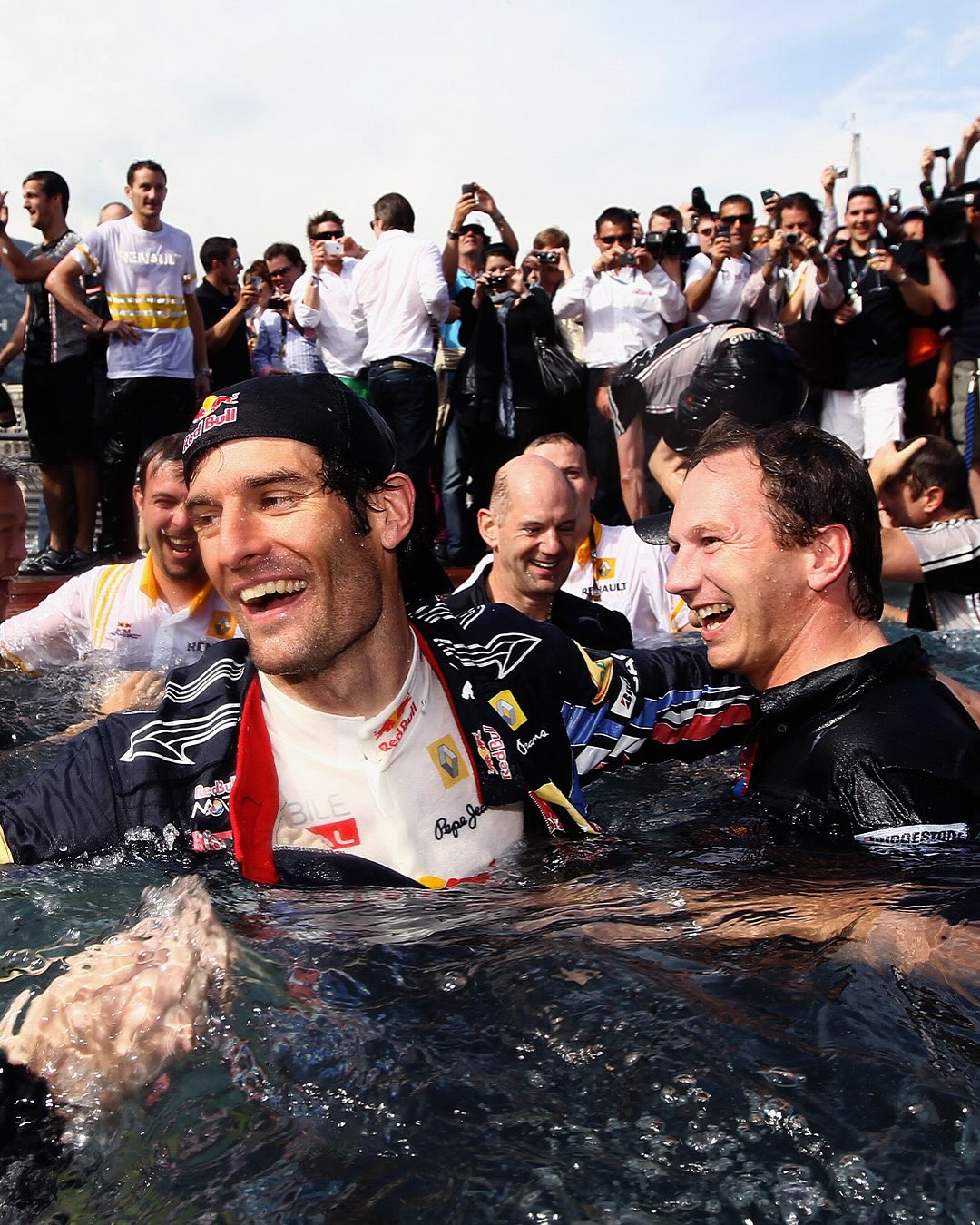 索伯车队轻取红牛二队，勒克莱尔统治全场