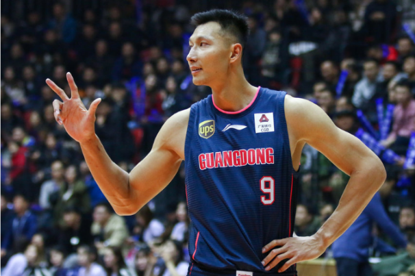 上海队完胜爵士，易建联扛起全队