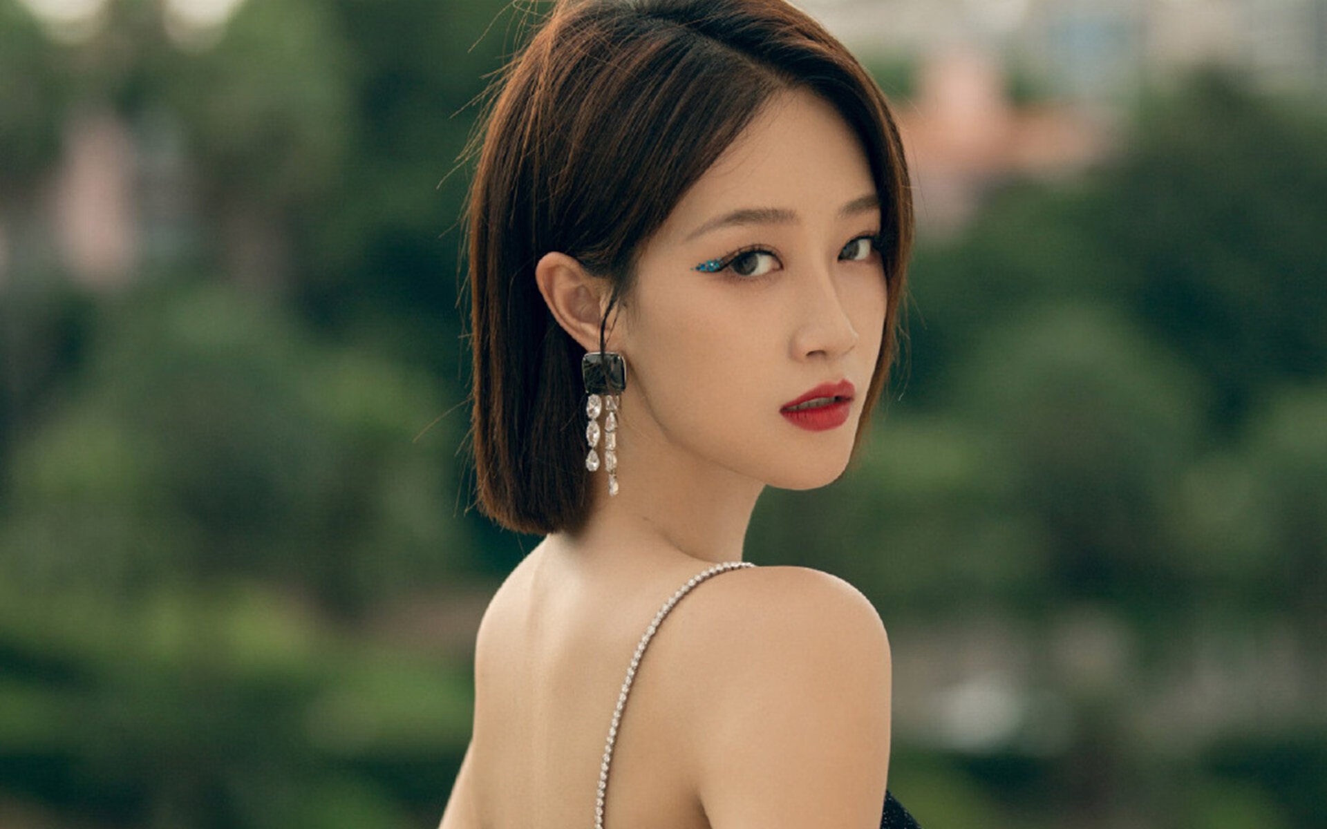 东决关键战之夜,当福克斯亮出隐形的獠牙,比赛在防守中尘埃落定